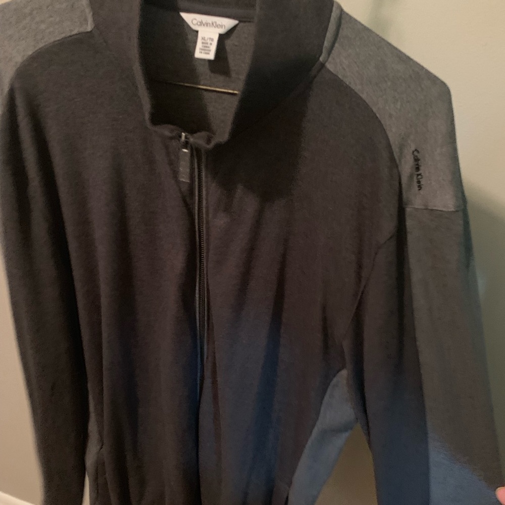 Men’s light weight zip up jacket
